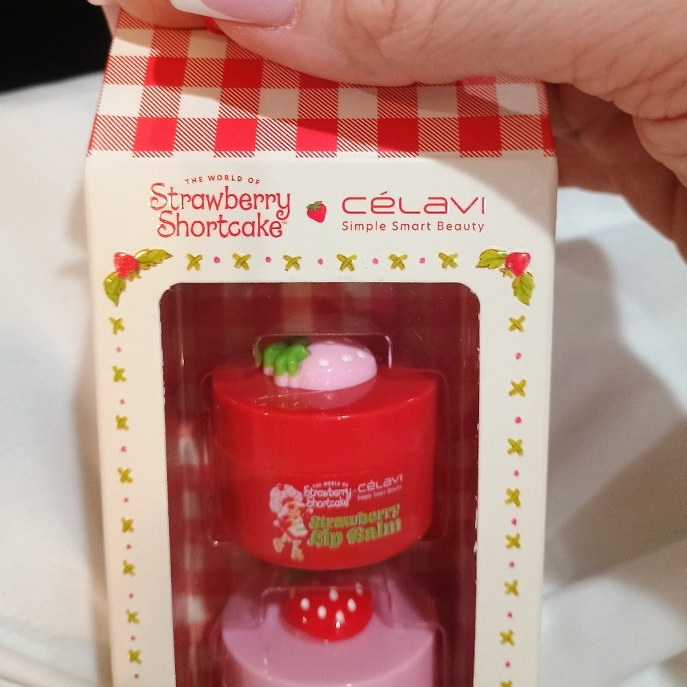 Strawberry Shortcake X Celavi Collab Lip Balm Duo Strawberry Infused Shea Butter - Picture 3 of 4